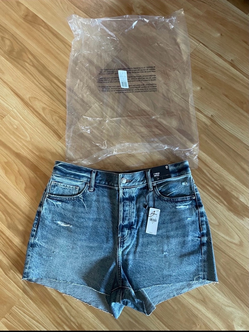 NWT Express High Rise Rigid 2” Inseam Jean Shorts - Sz 12